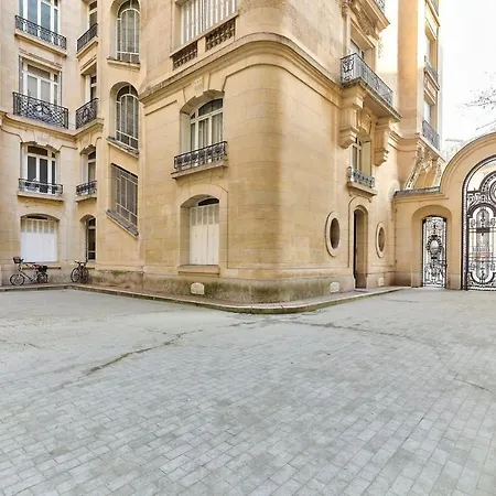 Cozy Studio Near Pereire Station By Guestready * Paris